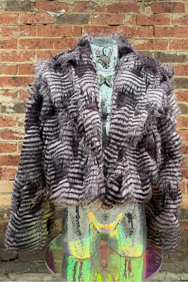 Nightbird Cropped coat (XL)